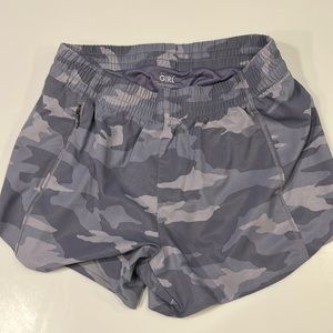 Athleta Girl Heart the Hustle 2.5” short size L/12.  Grey Camo color.
